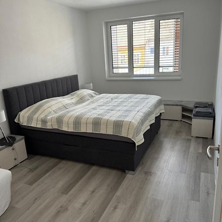 Soukromy Byt 2+Kk S Balkonem A Parkovanim Znojmo Extérieur photo