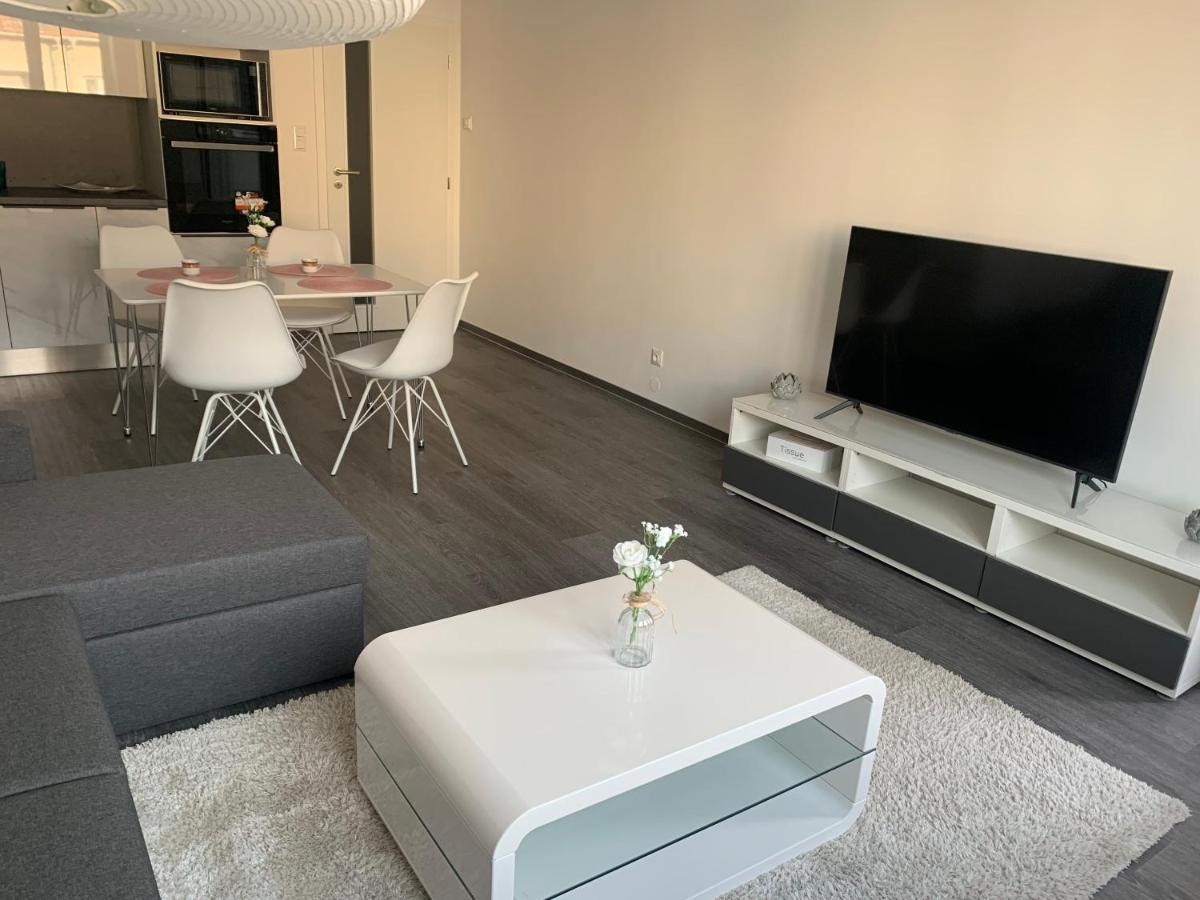 Soukromy Byt 2+Kk S Balkonem A Parkovanim Znojmo Extérieur photo