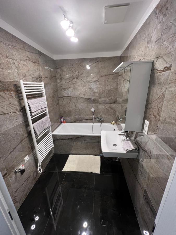Soukromy Byt 2+Kk S Balkonem A Parkovanim Znojmo Extérieur photo