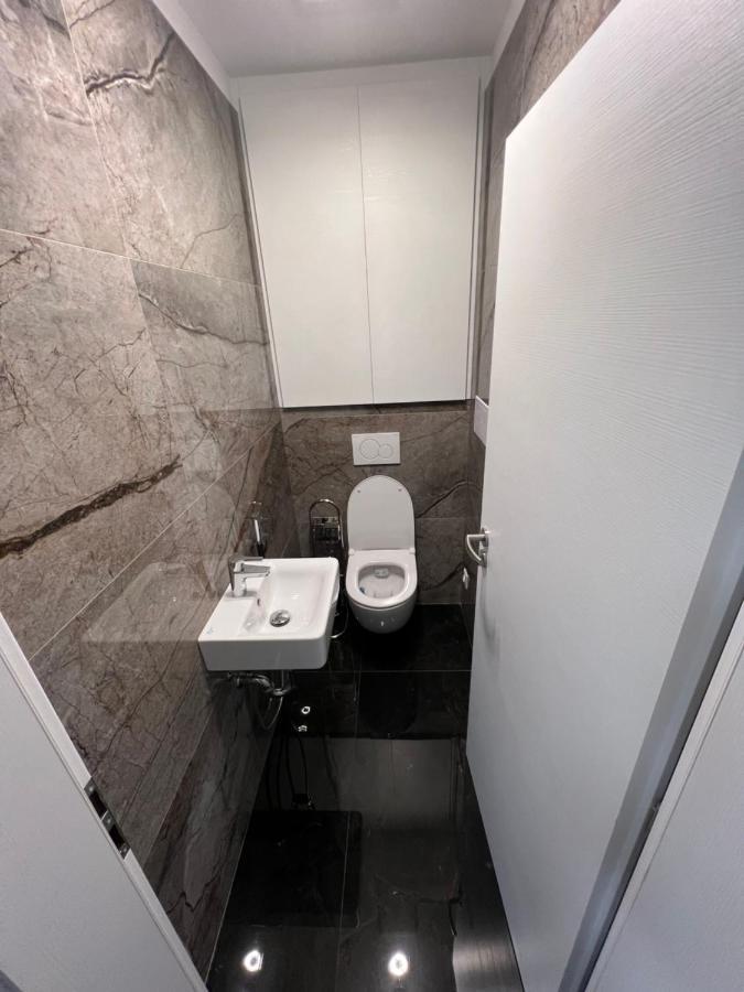 Soukromy Byt 2+Kk S Balkonem A Parkovanim Znojmo Extérieur photo