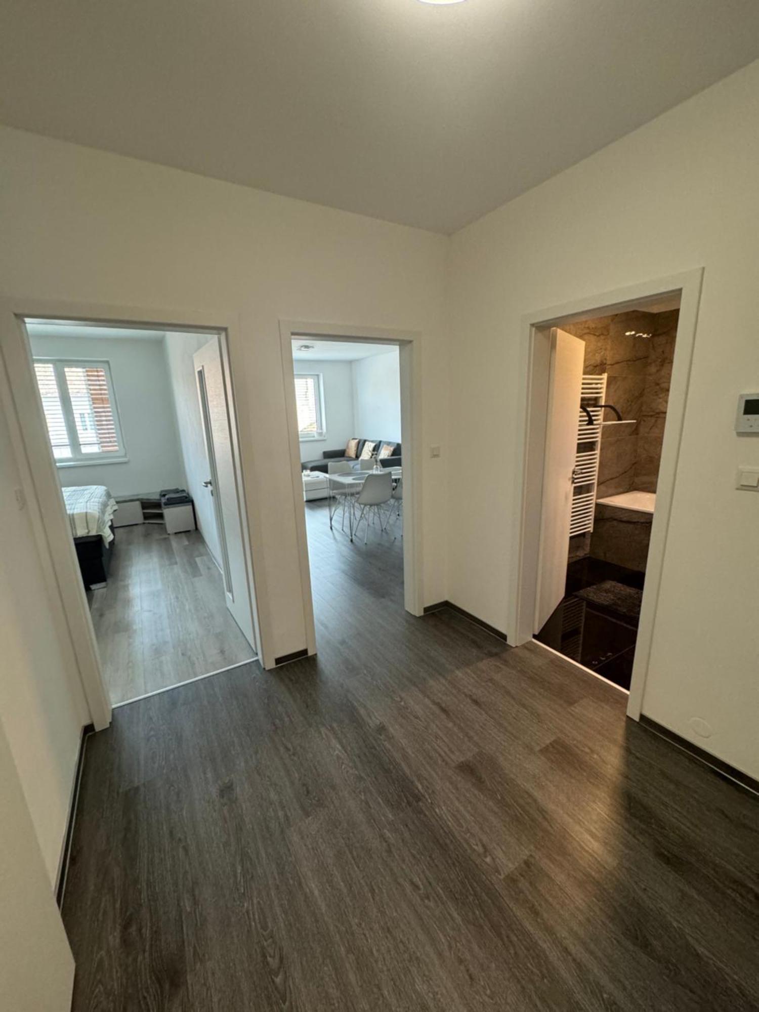 Soukromy Byt 2+Kk S Balkonem A Parkovanim Znojmo Extérieur photo