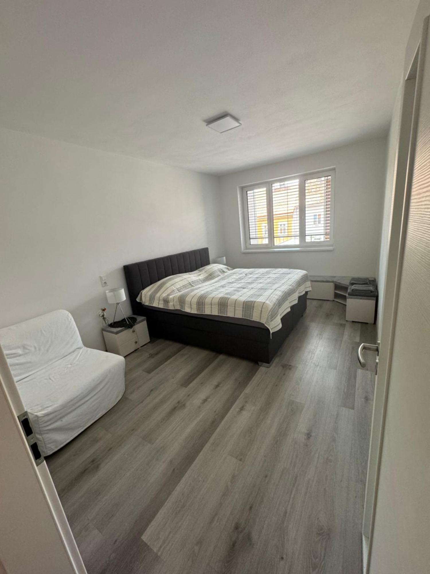 Soukromy Byt 2+Kk S Balkonem A Parkovanim Znojmo Extérieur photo