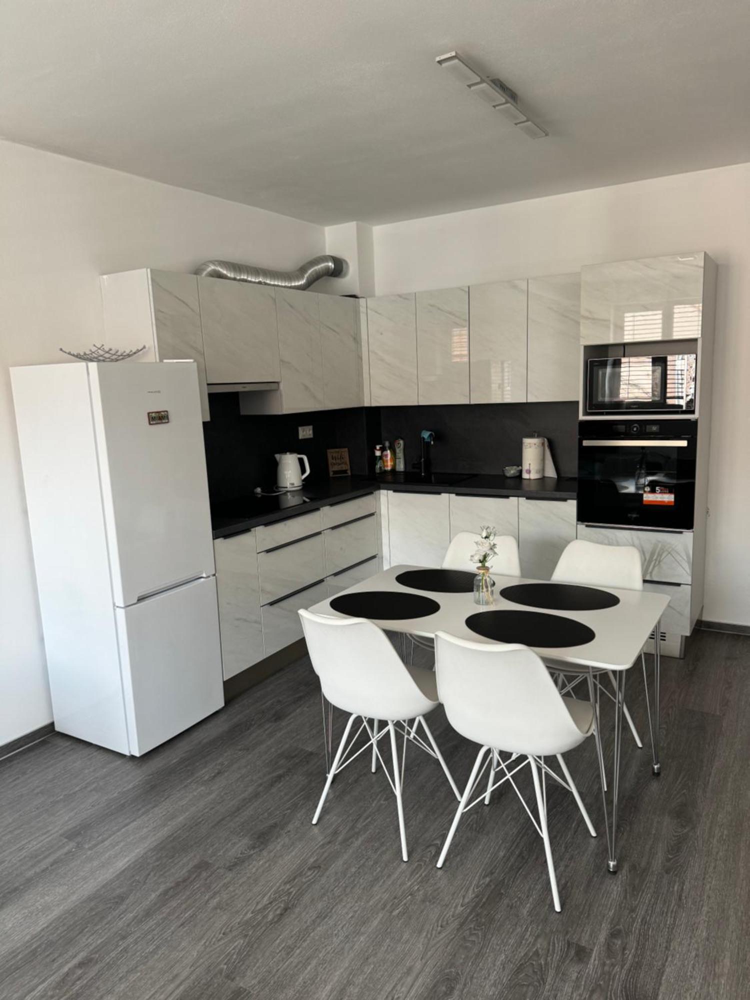 Soukromy Byt 2+Kk S Balkonem A Parkovanim Znojmo Extérieur photo