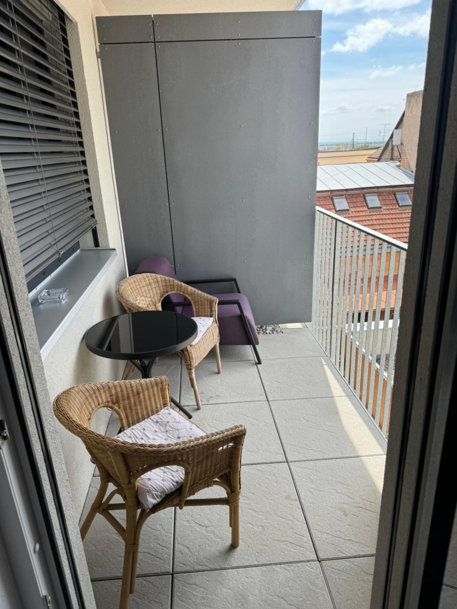 Soukromy Byt 2+Kk S Balkonem A Parkovanim Znojmo Extérieur photo